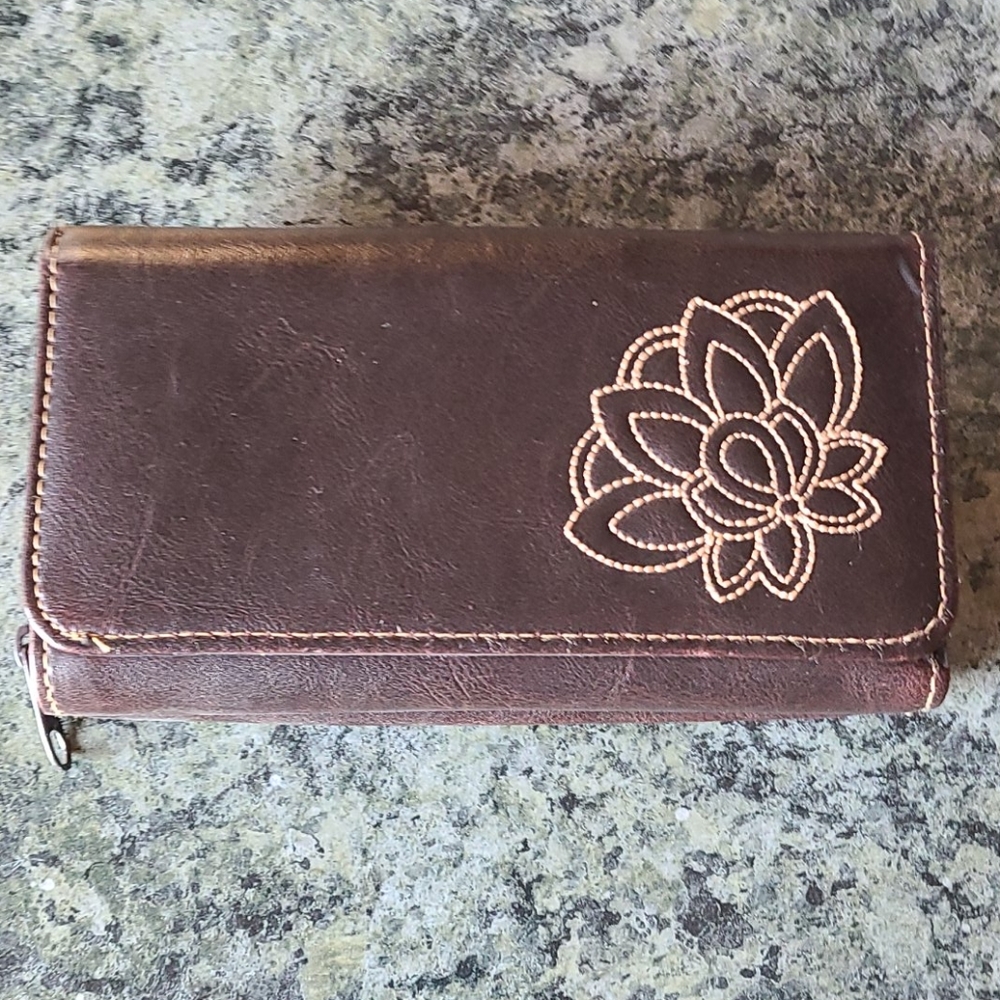 FREE WITH ANY PURCHASE WALLET
